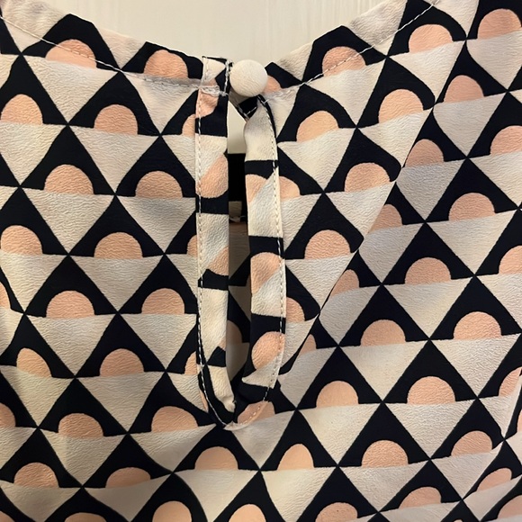 Sleeveless Merona Blouse with Navy and Pink Abstract Pattern (Women’s Small) - Picture 6 of 6